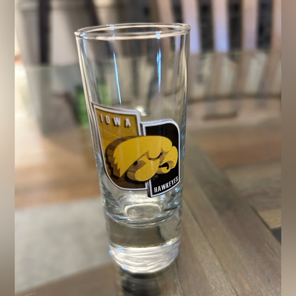 IowaHawkeyes shot glass-new